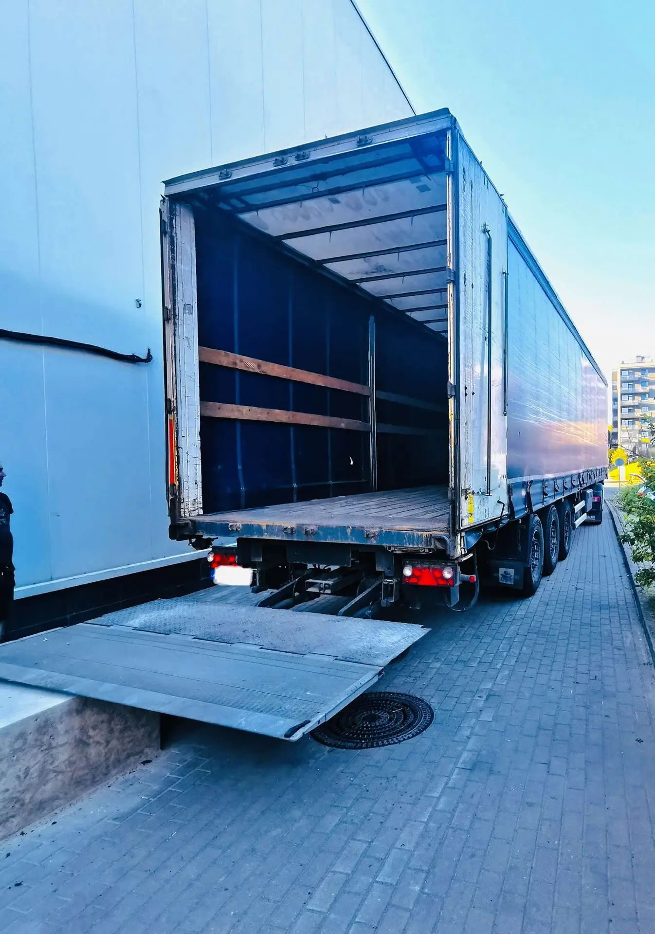 Transporting personal belongings by international moving company in Lithuania