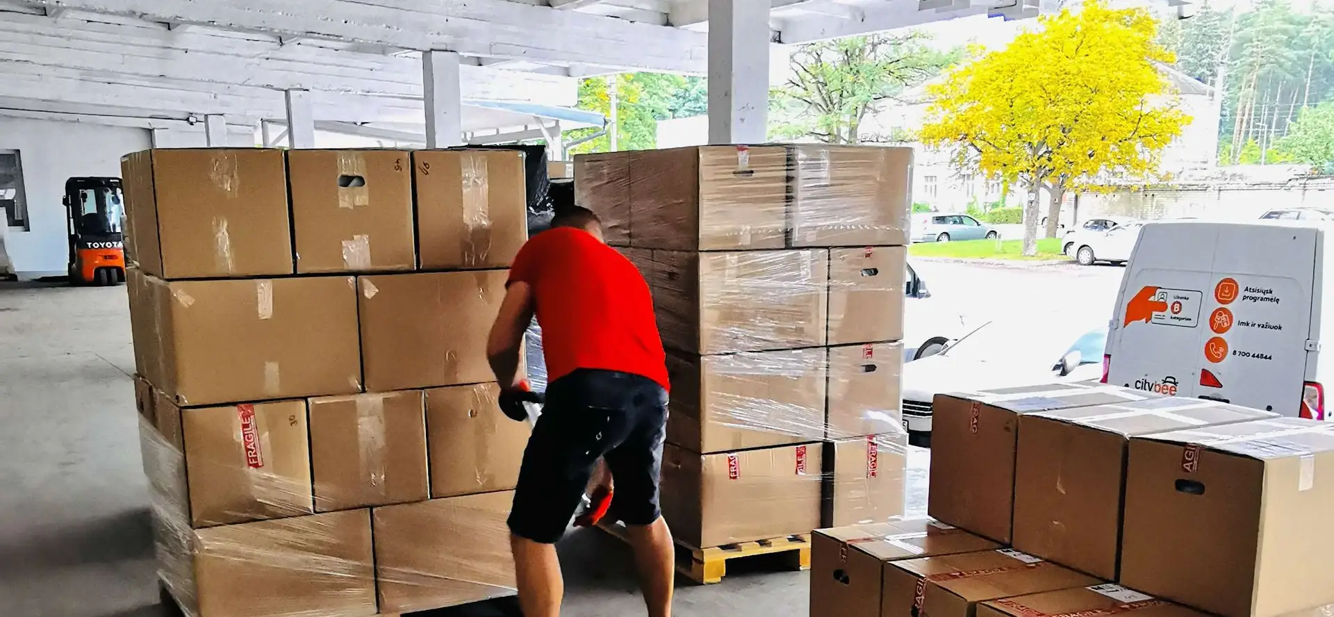 Packing large items for an international move from Lithuania